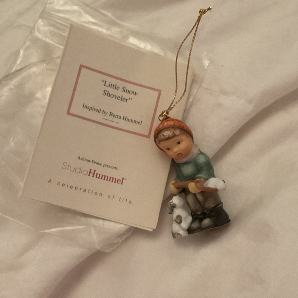 Snow Shoveler Ornament - Green and Brown